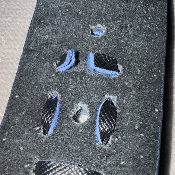 Buckle Rage black leather belt. Women’s size S/M ** please note photo of scuff** - Picture 4 of 10